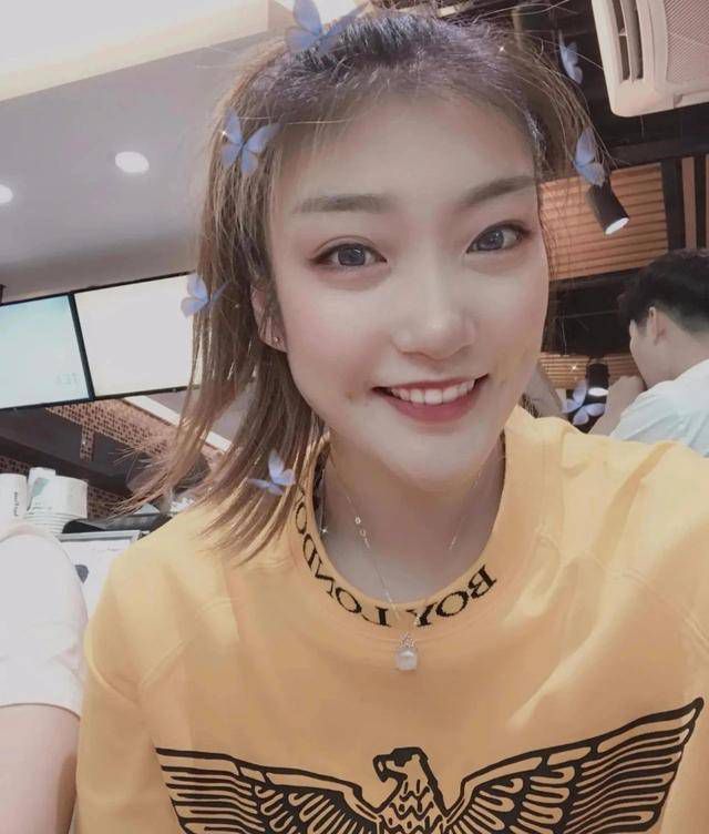 山里有此美女
