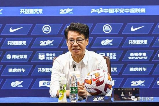 又疼又叫打扑克