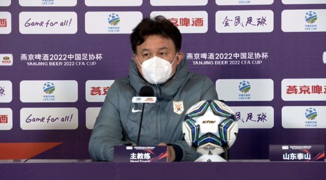 王冬儿泳装趴姿照