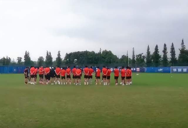 两个女人诱惑